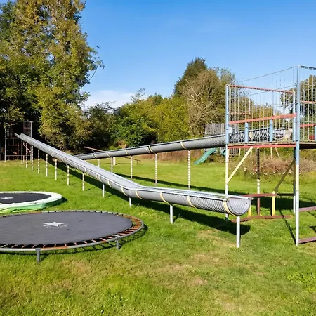 A - 350 M² Avec Piscine Privee * Gouttières