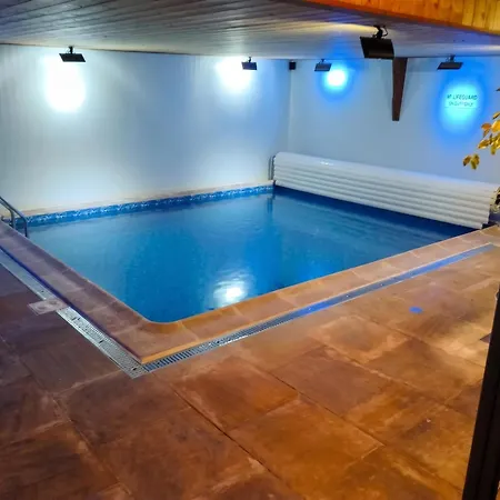 A - 350 M² Avec Piscine Privee