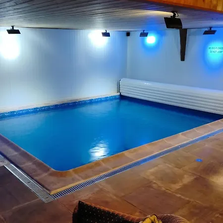 A - 350 M² Avec Piscine Privee