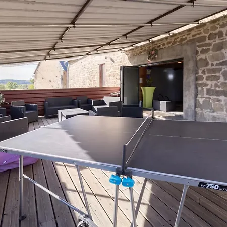 A - 350 M² Avec Piscine Privee Gouttières
