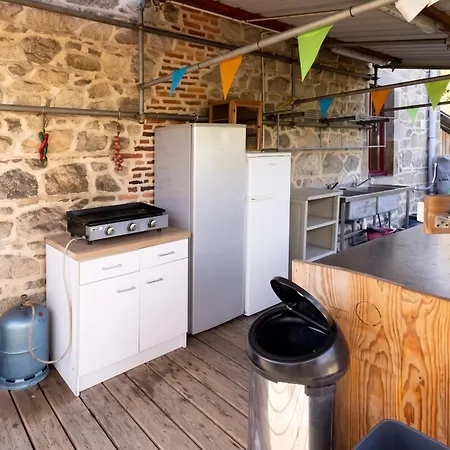 A - 350 M² Avec Piscine Privee Gouttières