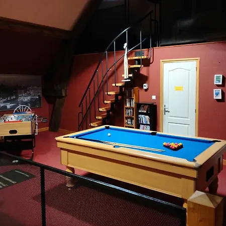A - 350 M² Avec Piscine Privee * Gouttières